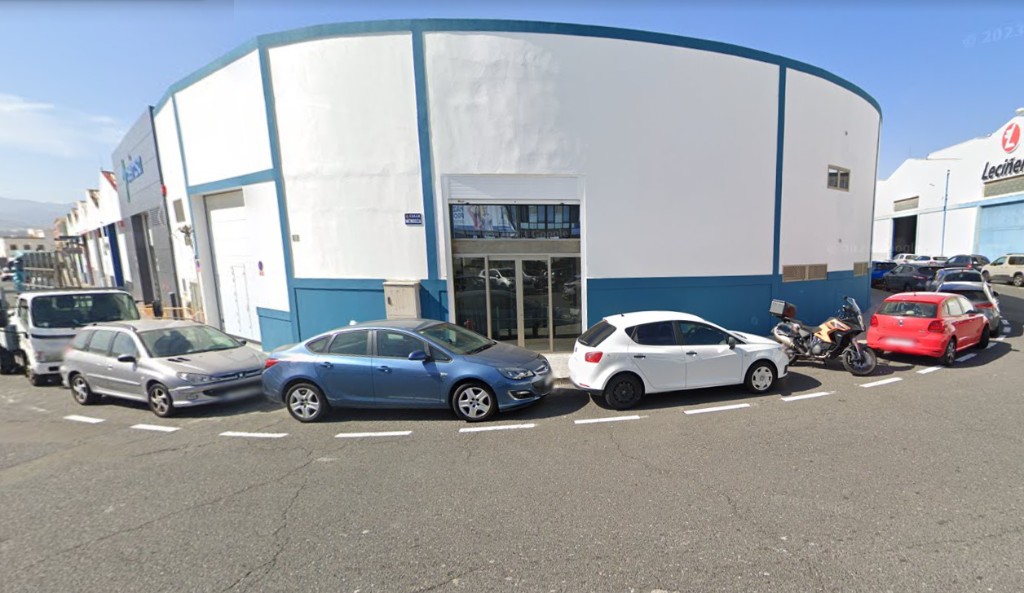 Fachada de las nuevas instalaciones de Comercial Naval Canaria en el Polígono Industrial El Sebadal